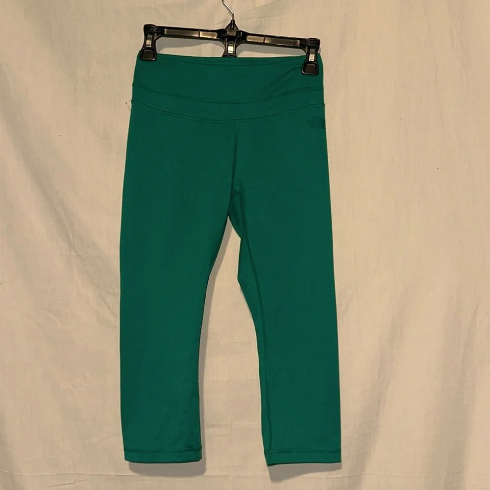 green The North Face flash dry capri leggings size small